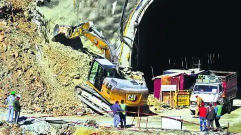सिलक्यारा सुरंग में फंसे 41 श्रमिक सुरक्षित सभी को जल्द निकला जाएगा : मुख्यमंत्री