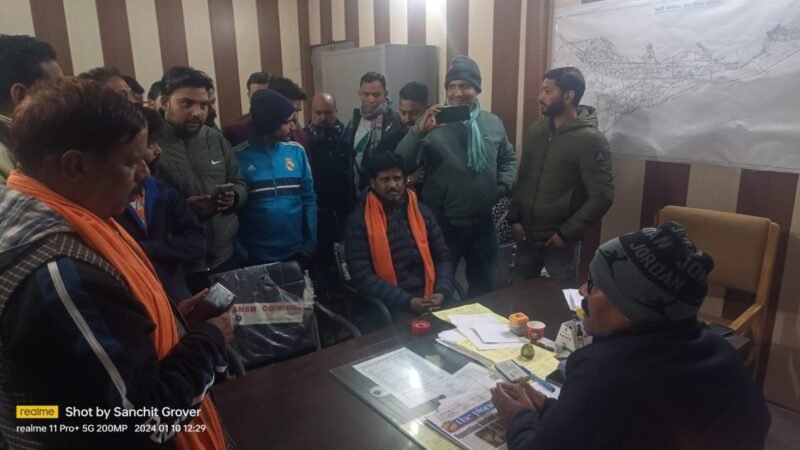 अवैध पशु कटान के खिलाफ देवभूमि भैरव सेना संगठन ने नगर निगम में प्रदर्शन किया