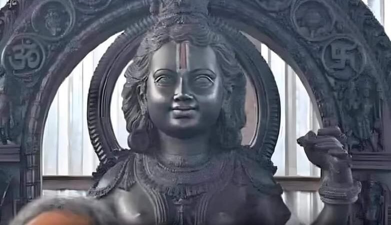 अयोध्या से रामलाल की मूर्ति की पहली झलक सामने आई