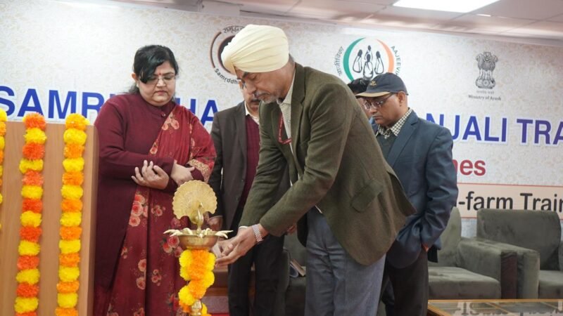 पतंजलि में आजीविका मिशन के सहयोग से बेकरी उत्पाद एवं उद्योग प्रोत्साहन ट्रेनिंग कार्यक्रम का शुभारंभ हुआ