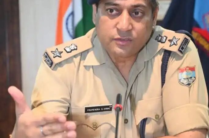 वरिष्ठ पुलिस अधीक्षक ने 7 इंस्पेक्टर और 8 सब इंस्पेक्टर्स के तबादले किए