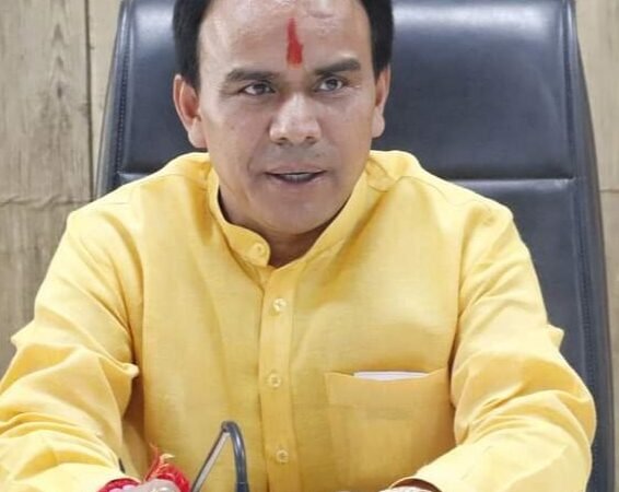 सहकारिता मंत्री डॉ. धन सिंह रावत ने विकास भवन में जिलास्तरीय समीक्षा बैठक ली