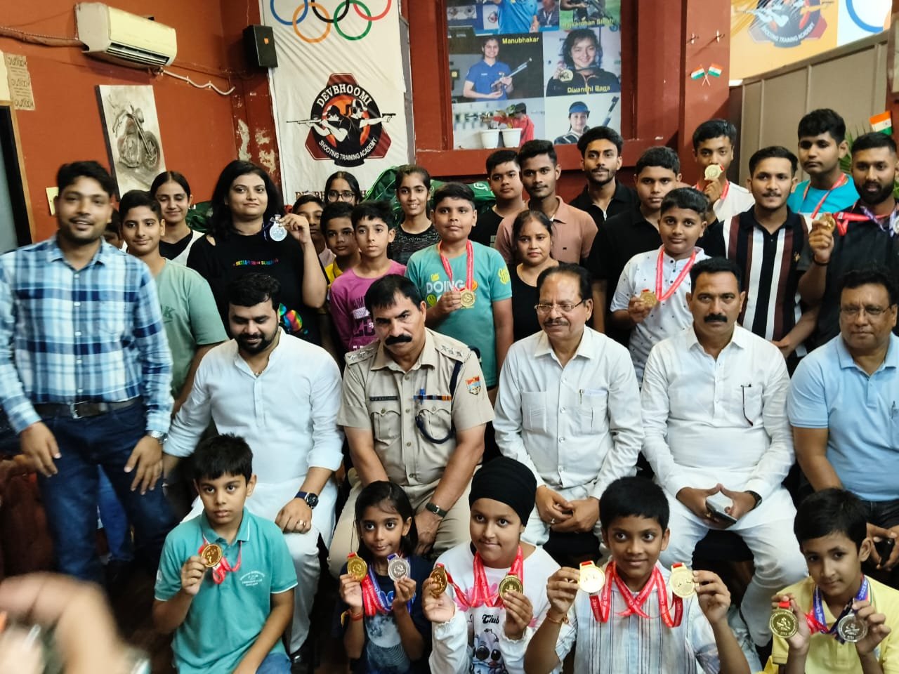 देवभूमि शूटिंग अकादमी के बच्चों ने स्टेट शूंटिंग चैंपियनशिप में पदक जीतकर जिले का नाम रोशन किया