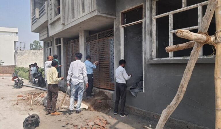 अवैध कॉलोनियो पर प्राधिकरण का बुलडोजर चला