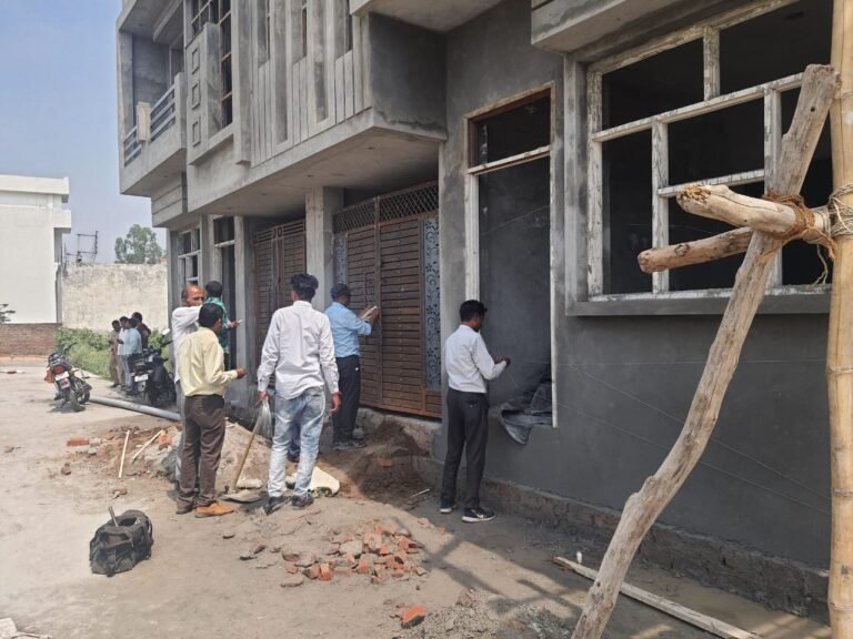 अवैध कॉलोनियो पर प्राधिकरण का बुलडोजर चला