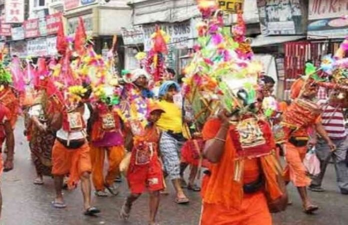 महाशिवरात्रि के पावन पर्व पर हरिद्वार में कावड़ियों की धूम रही