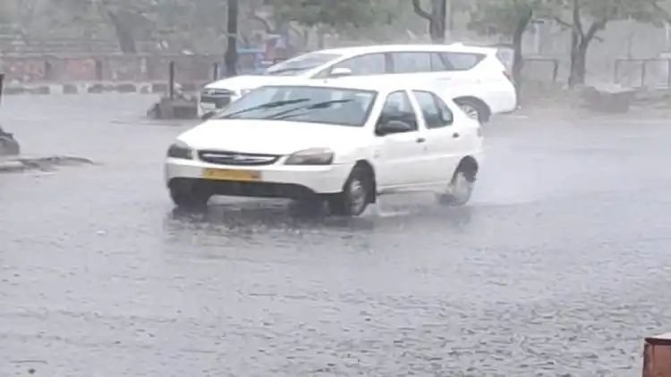 हरिद्वार में तेज बारिश और ओलावृष्टि से आम जनजीवन प्रभावित हुआ