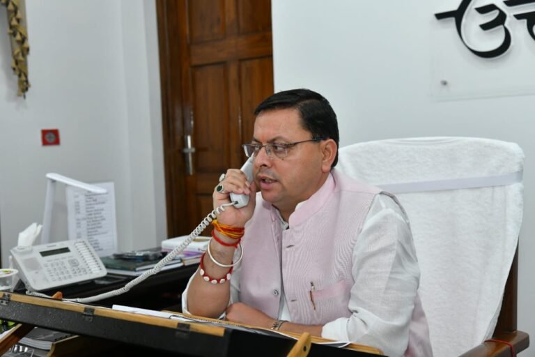 मुख्यमंत्री धामी ने अधिकारियों के साथ विकास कार्यों को लेकर उच्चस्तरीय बैठक की